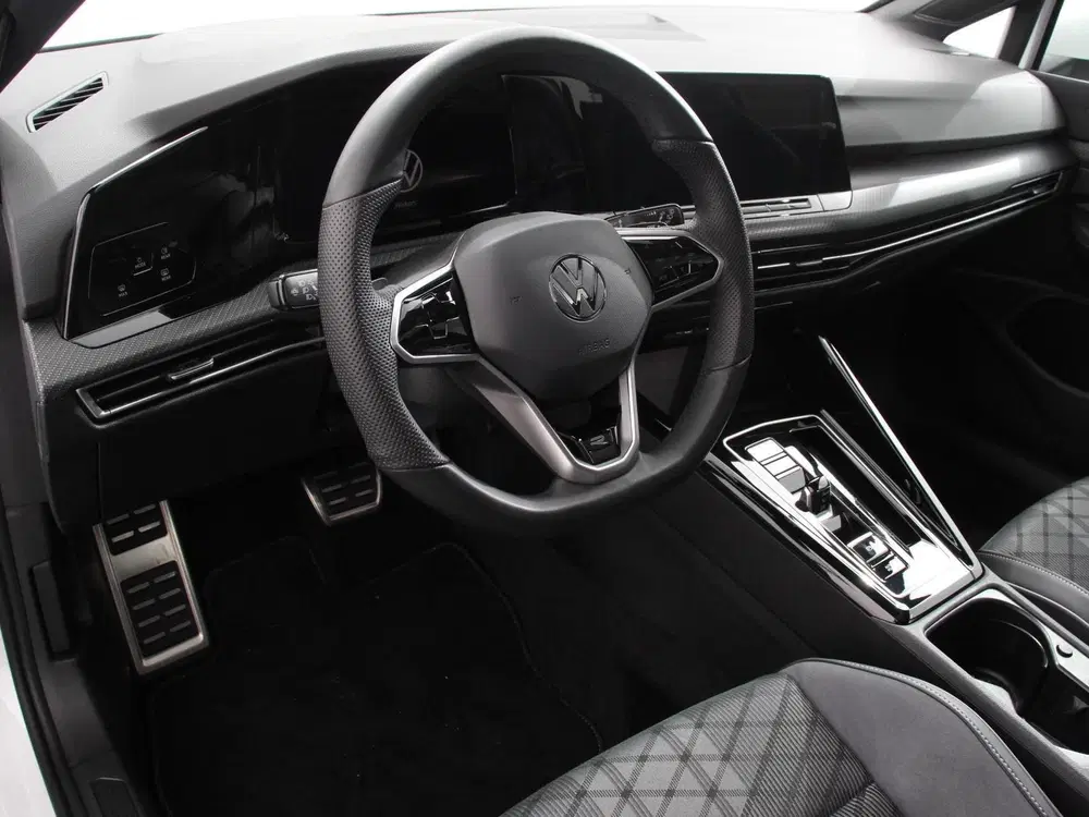 Volkswagen Golf 1.5 eTSI DSG R-Line Panorama dak Navigatie uit 2024, foto 2