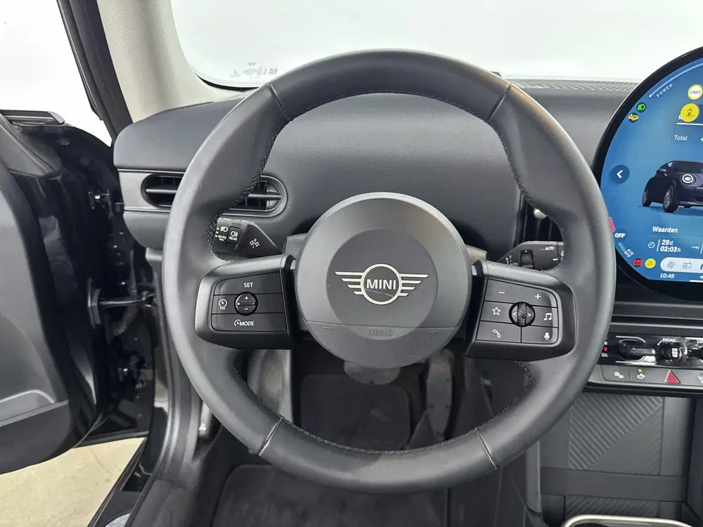 Mini Hatchback Cooper C Essential Automaat uit 2024, foto 14