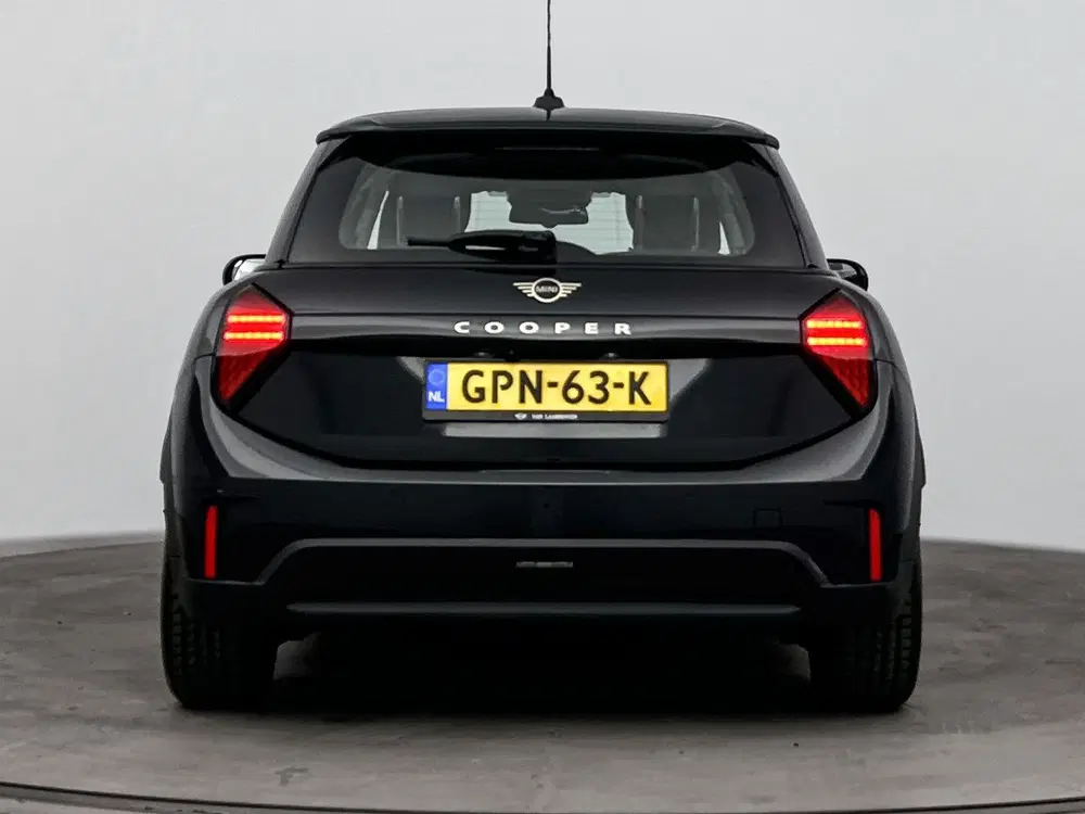 Mini Hatchback Cooper C Essential Automaat uit 2024, foto 3