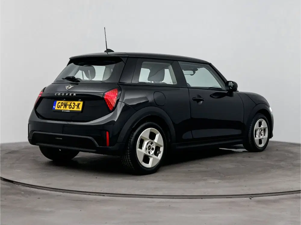 Mini Hatchback Cooper C Essential Automaat uit 2024, foto 4