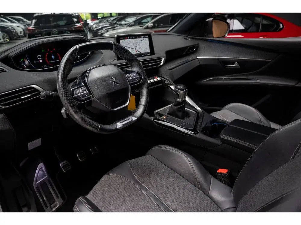 Peugeot 3008 1.2 PureT. GT Line Panodak Navi Camera Cli uit 2019, foto 13