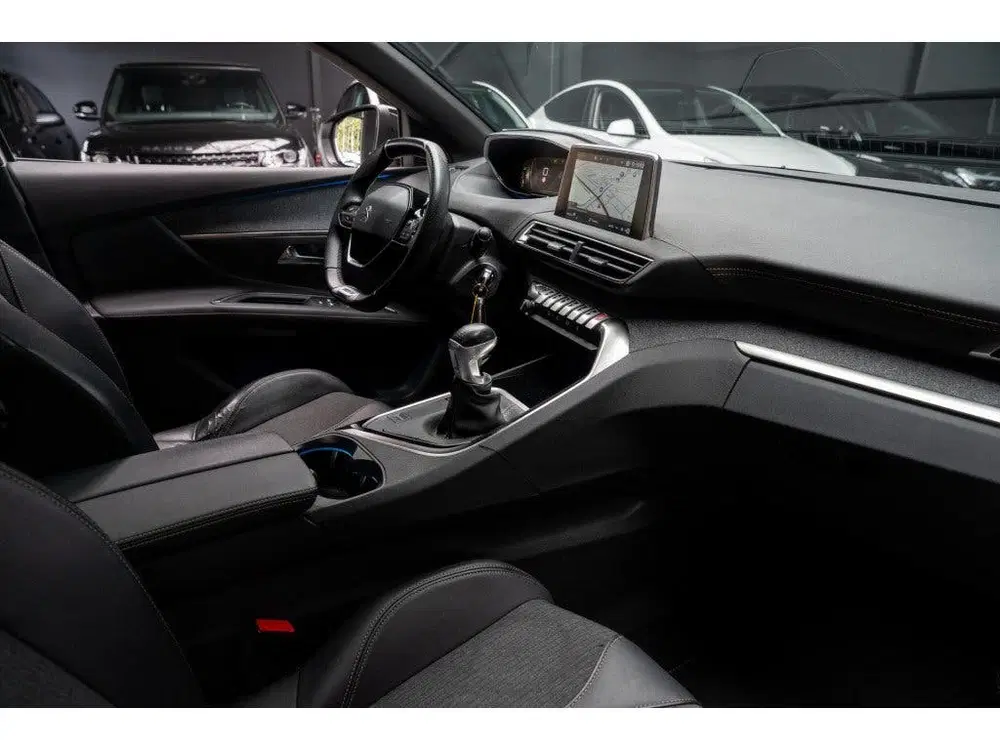 Peugeot 3008 1.2 PureT. GT Line Panodak Navi Camera Cli uit 2019, foto 15