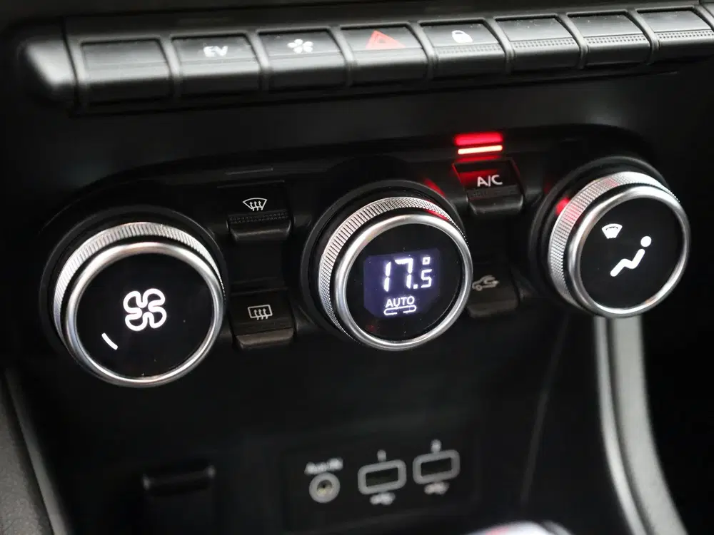 Renault Captur 1.6 E-Tech Hybrid 145 Intens uit 2021, foto 12