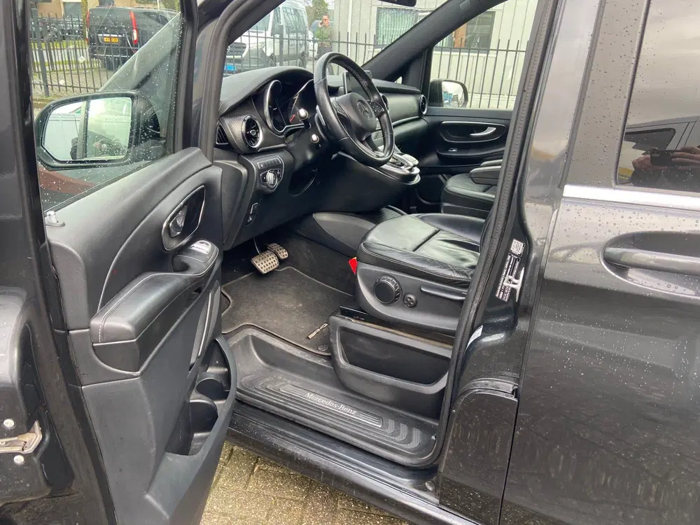 Mercedes-Benz V-Klasse 300d Lang DC Avantgarde uit 2020, foto 10