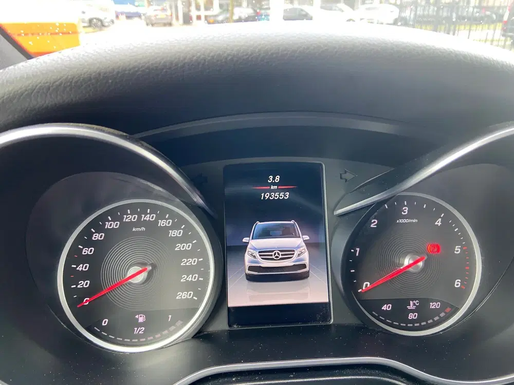Mercedes-Benz V-Klasse 300d Lang DC Avantgarde uit 2020, foto 13