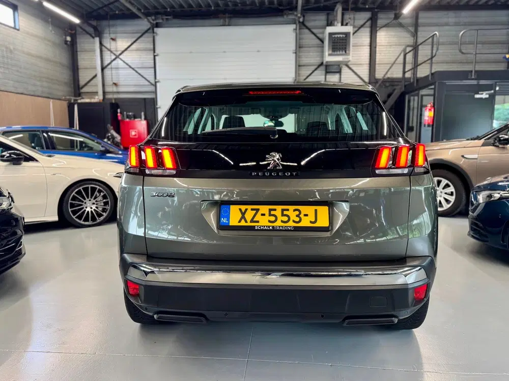 Peugeot 3008 1.2 PureTech Blue Lease Executive uit 2019, foto 4