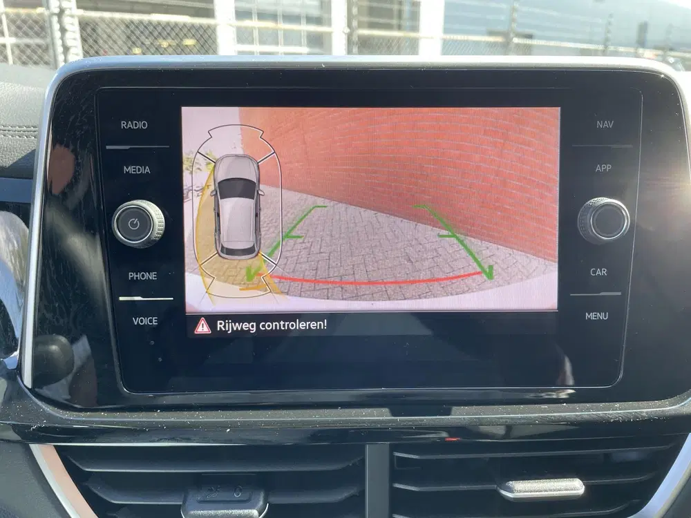 Volkswagen T-Roc 1.5 TSI 150pk DSG R-Line Navigatie Apple C uit 2023, foto 10