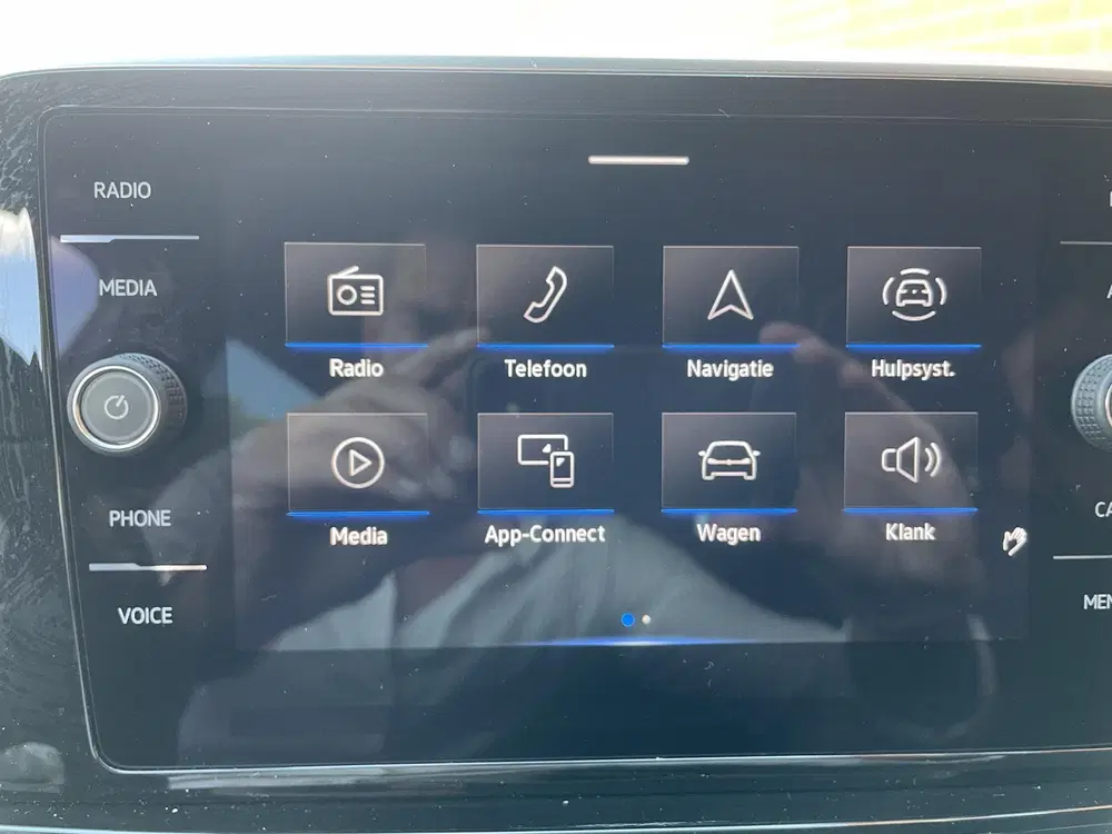 Volkswagen T-Roc 1.5 TSI 150pk DSG R-Line Navigatie Apple C uit 2023, foto 14