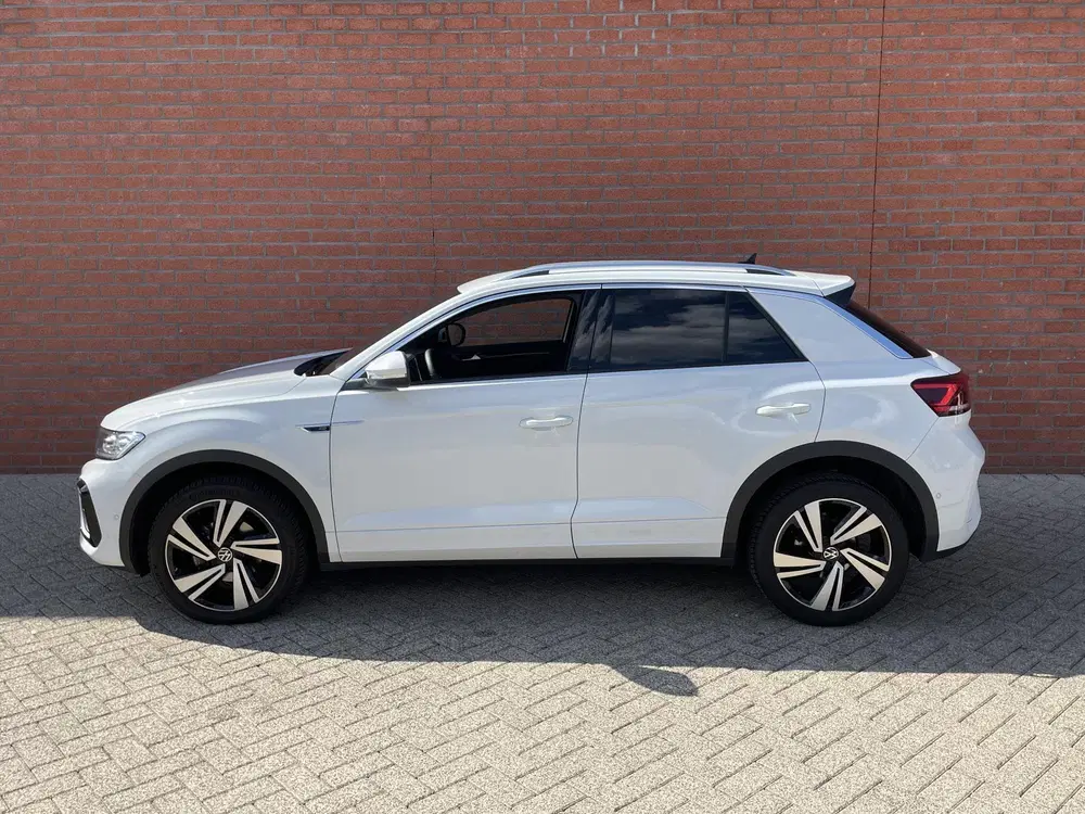 Volkswagen T-Roc 1.5 TSI 150pk DSG R-Line Navigatie Apple C uit 2023, foto 2