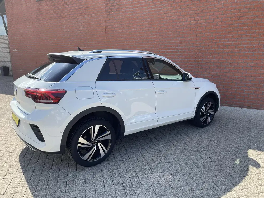 Volkswagen T-Roc 1.5 TSI 150pk DSG R-Line Navigatie Apple C uit 2023, foto 4