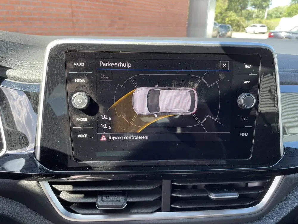 Volkswagen T-Roc 1.5 TSI 150pk DSG R-Line Navigatie Apple C uit 2023, foto 9