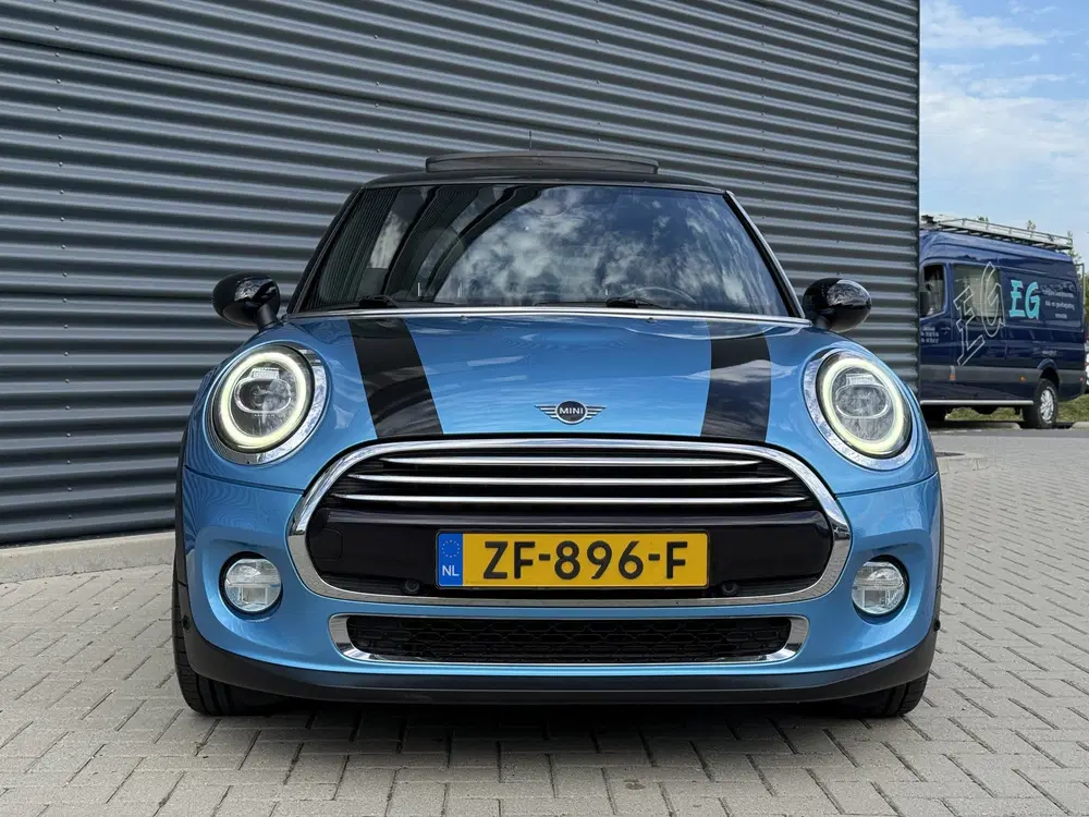 Mini Cooper 1.5 Cooper Pano uit 2019, foto 2
