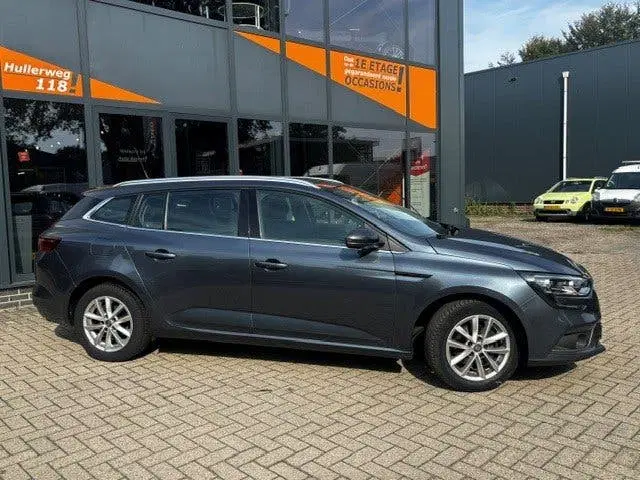 Renault Megane Mégane Estate 1.3 TCe Limited uit 2019, foto 3