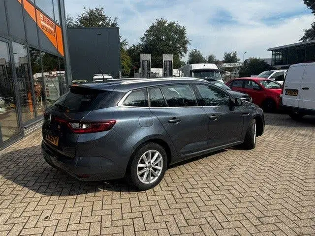 Renault Megane Mégane Estate 1.3 TCe Limited uit 2019, foto 4