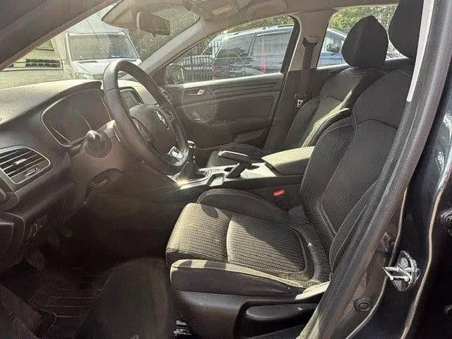 Renault Megane Mégane Estate 1.3 TCe Limited uit 2019, foto 7