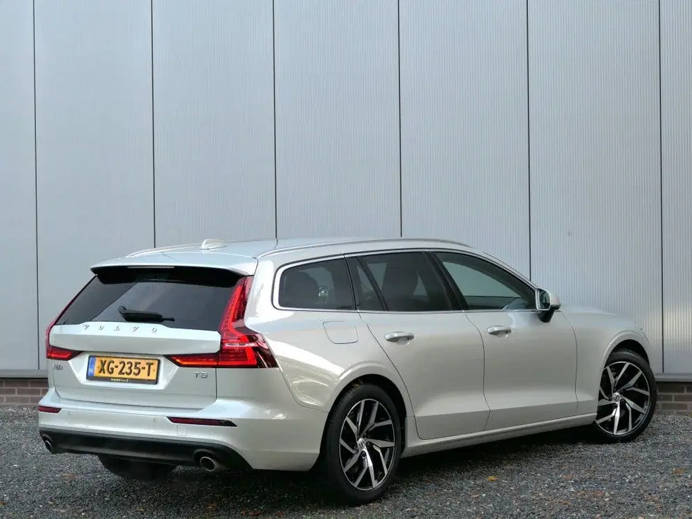 Volvo V60 2.0 T5 AUT Momentum 12 MND garantie Navi uit 2019, foto 2