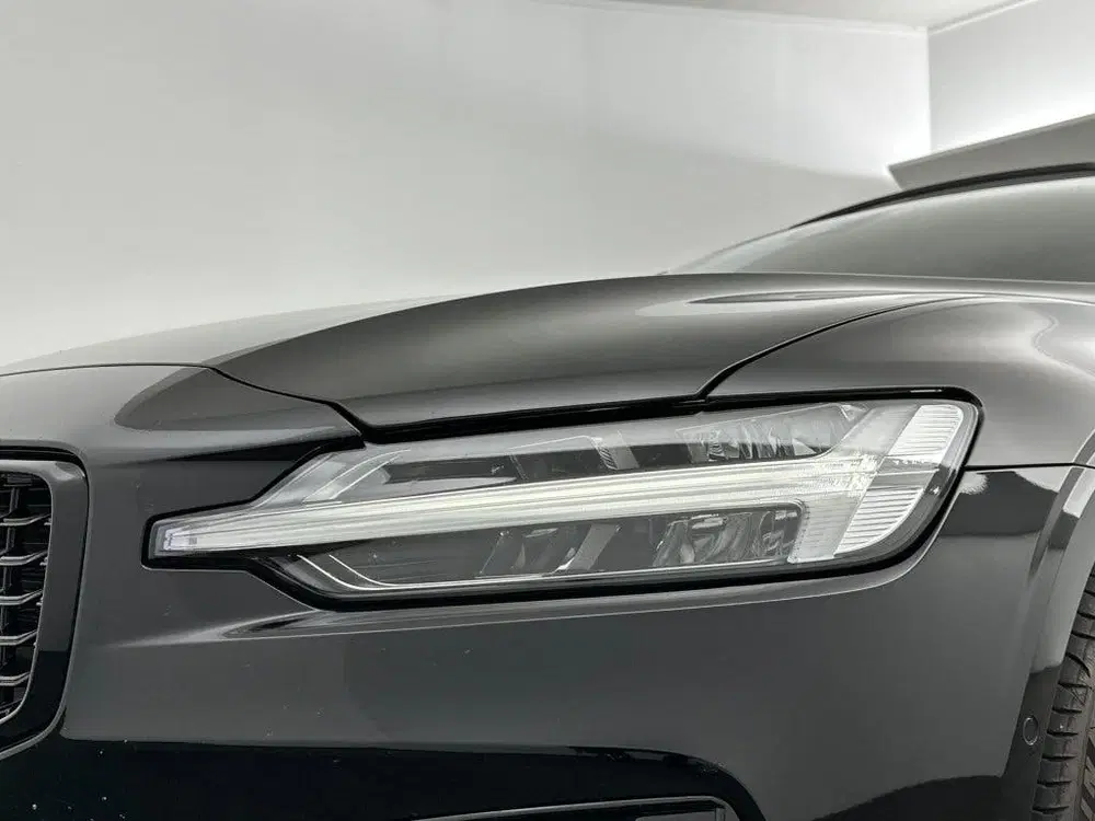 Volvo V60 T6 350PK AWD Plus Dark uit 2026, foto 10