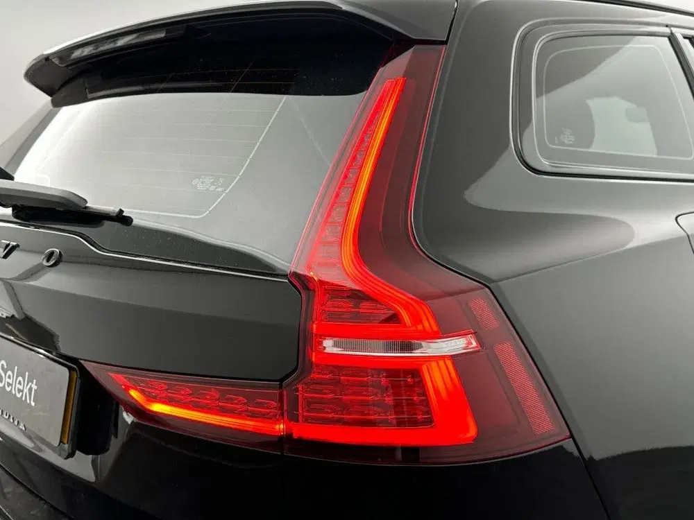 Volvo V60 T6 350PK AWD Plus Dark uit 2026, foto 11