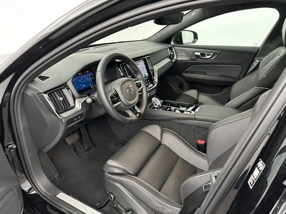 Volvo V60 T6 350PK AWD Plus Dark uit 2026, foto 15