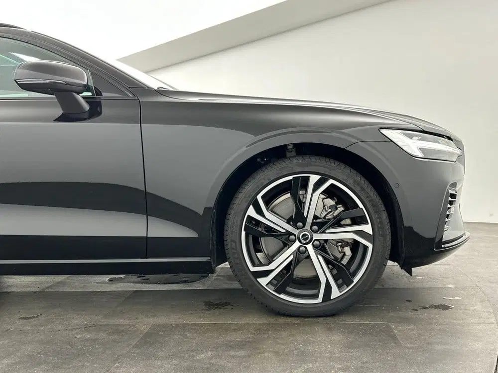 Volvo V60 T6 350PK AWD Plus Dark uit 2026, foto 9