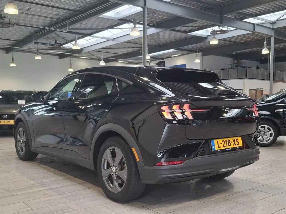 Ford Mustang Mach-E RWD 75 kWh uit 2021, foto 3