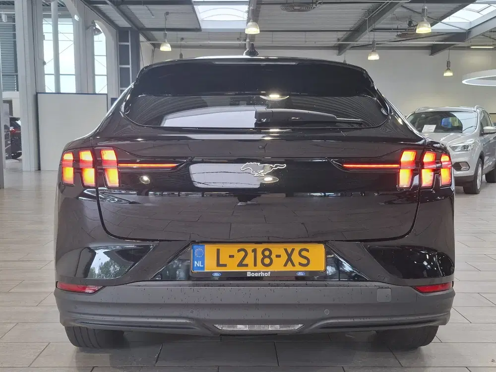 Ford Mustang Mach-E RWD 75 kWh uit 2021, foto 4