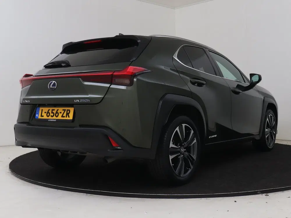 Lexus UX 250h Preference Line uit 2021, foto 2
