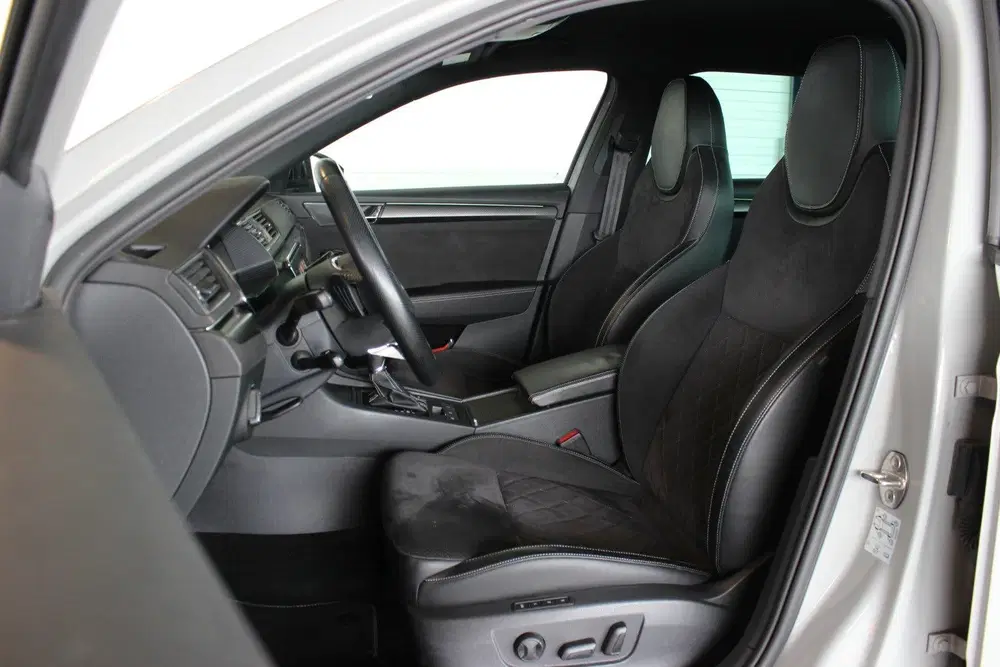 Skoda Superb 1.5 TSI ACT Sportline Business Steel Grey uit 2023, foto 4