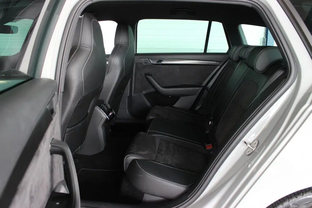 Skoda Superb 1.5 TSI ACT Sportline Business Steel Grey uit 2023, foto 5
