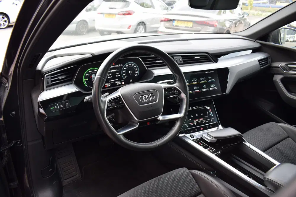 Audi e-tron 50 quattro S edition 71 kWh uit 2020, foto 4