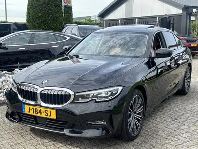 BMW 3-serie 330i High Executive Zwart 2019 Schuifdak L uit 2019