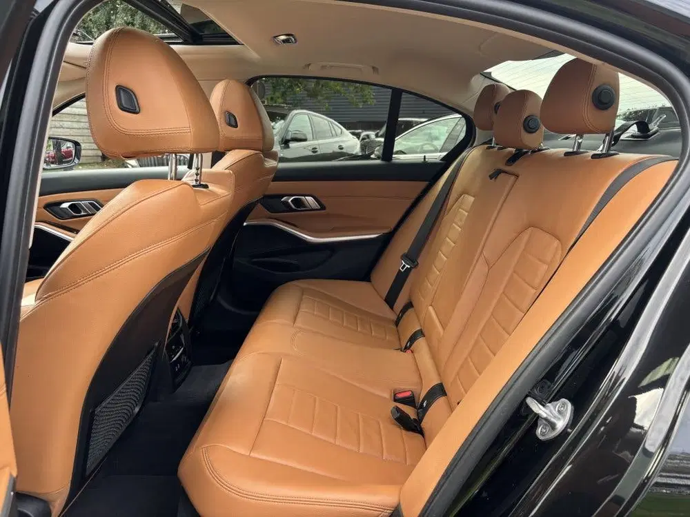 BMW 3-serie 330i High Executive Zwart 2019 Schuifdak L uit 2019, foto 11