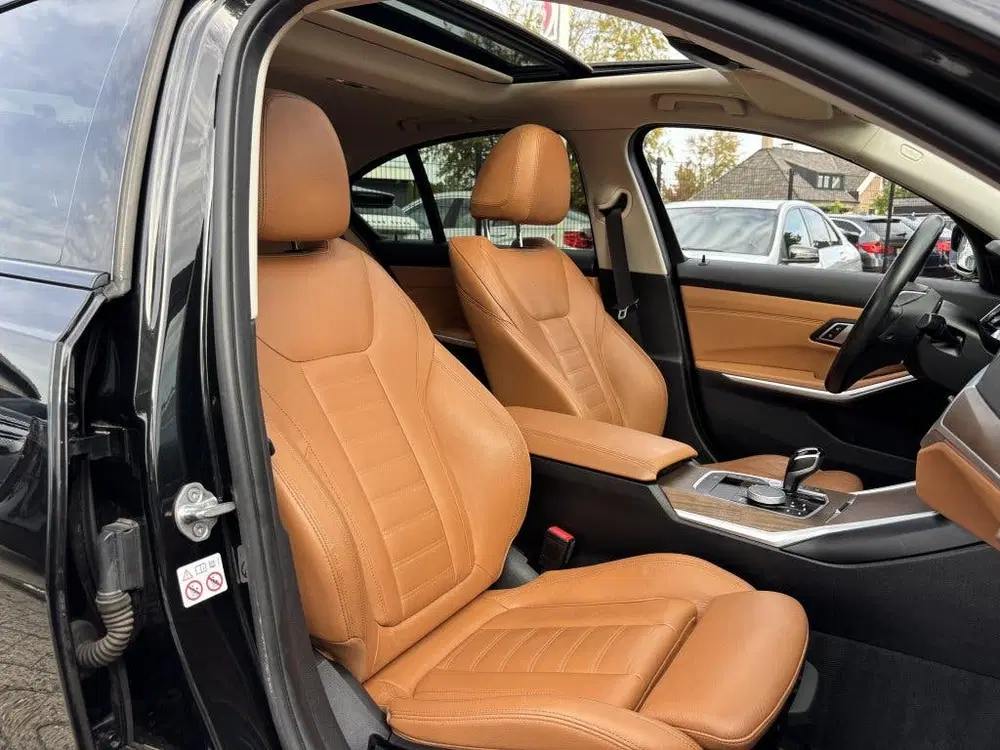 BMW 3-serie 330i High Executive Zwart 2019 Schuifdak L uit 2019, foto 14