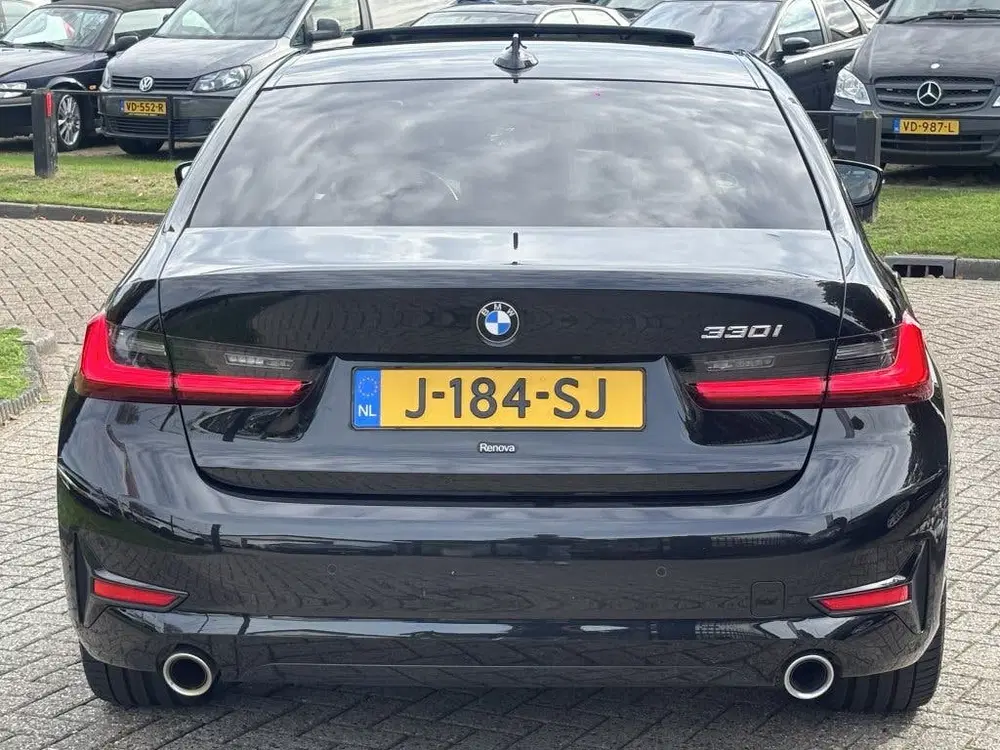 BMW 3-serie 330i High Executive Zwart 2019 Schuifdak L uit 2019, foto 6