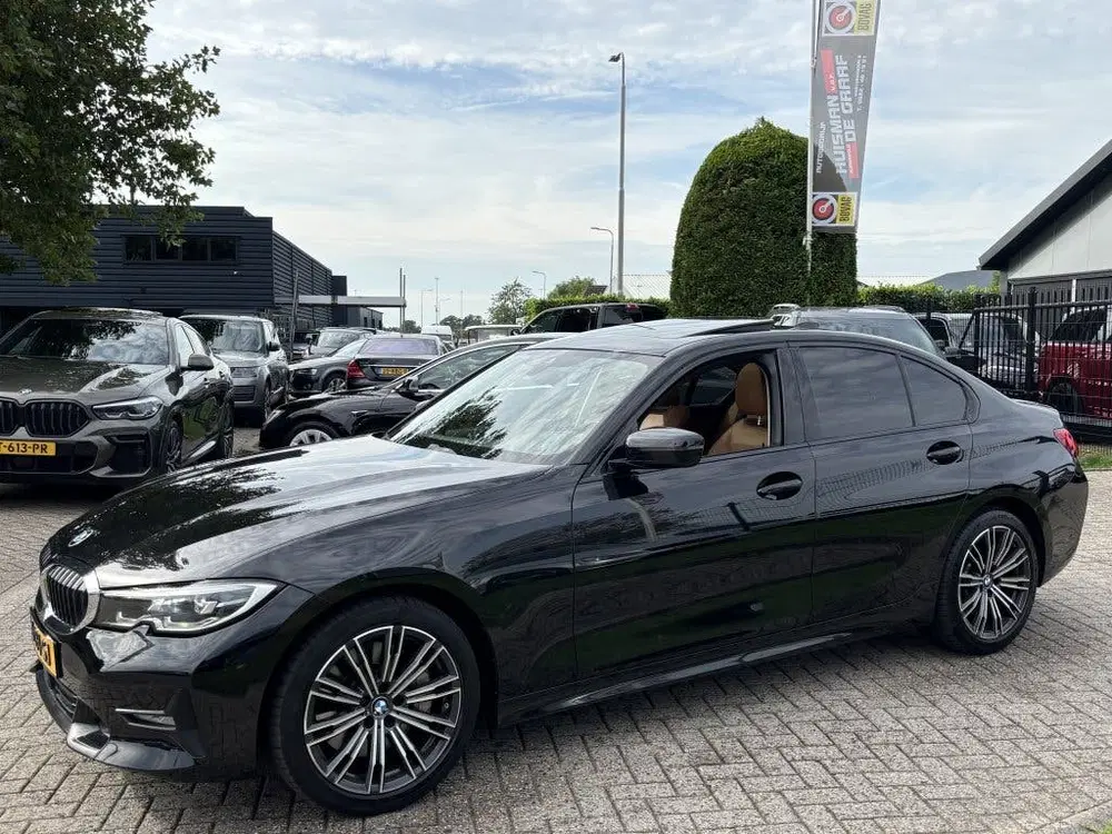 BMW 3-serie 330i High Executive Zwart 2019 Schuifdak L uit 2019, foto 8