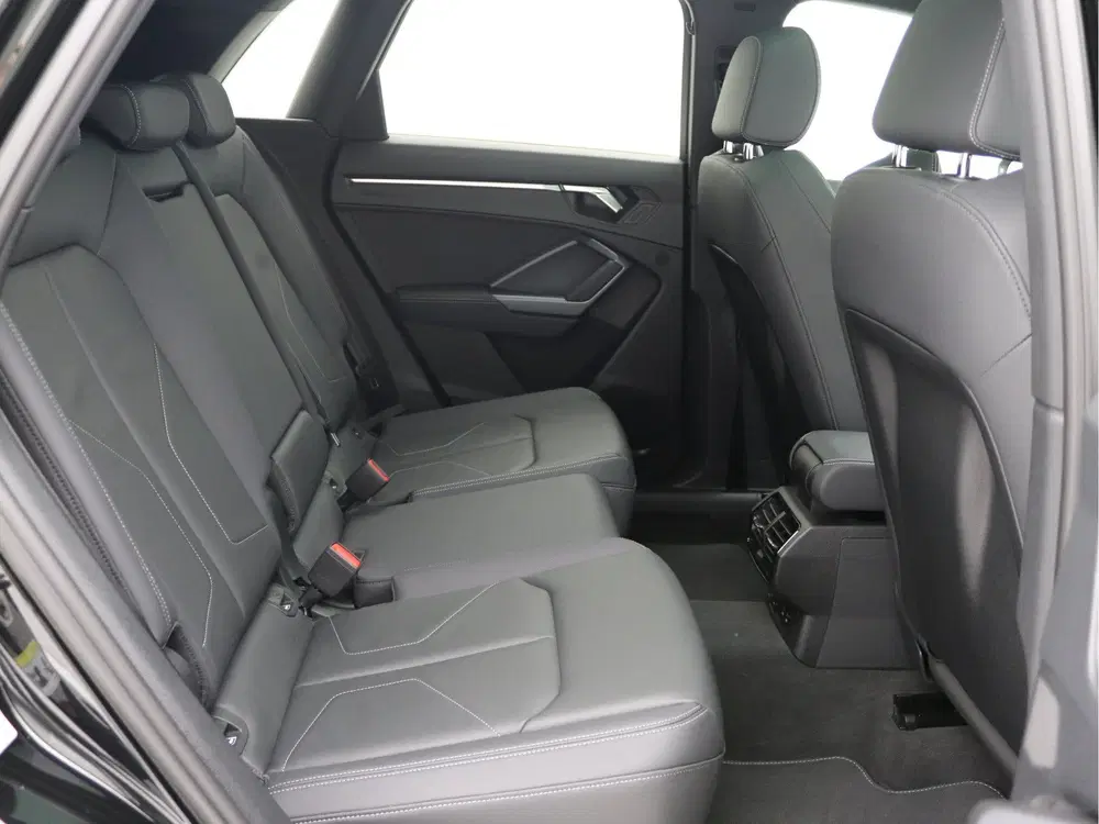 Audi Q3 35 TFSI S edition Competition Pano uit 2025, foto 13