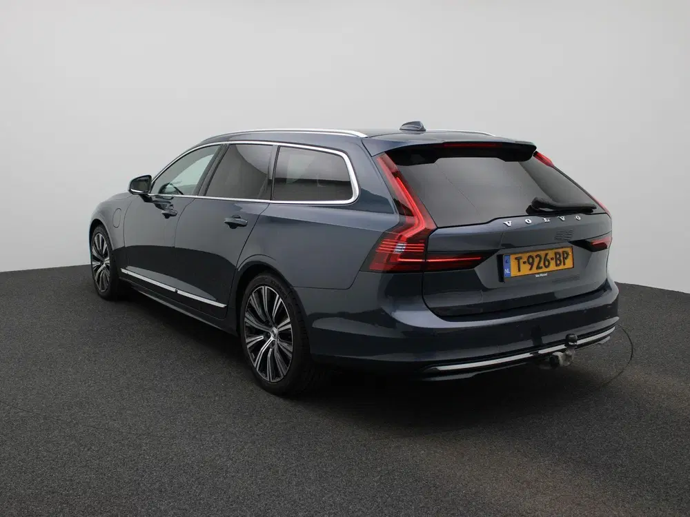 Volvo V90 2.0 T6 Plug-in hybrid AWD Plus Bright 350P uit 2023, foto 2