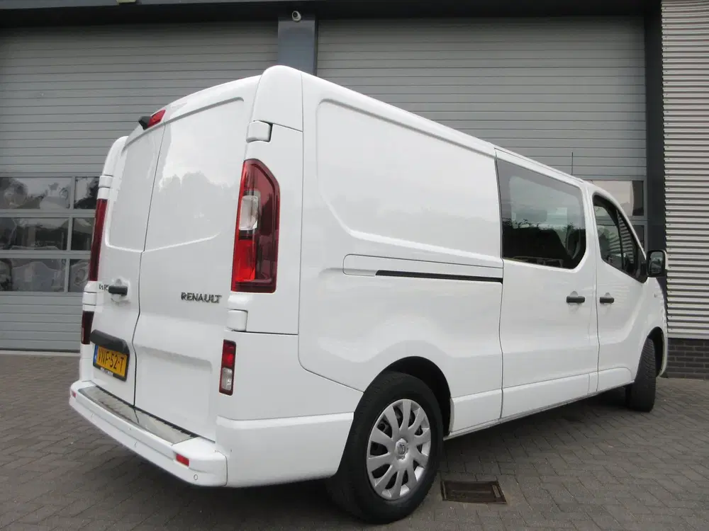 Renault Trafic 2.0 dCi 120pk T29 L2 DC uit 2021, foto 2