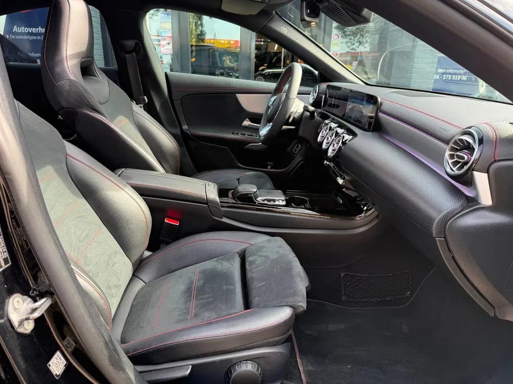 Mercedes-Benz CLA 220 Premium Plus AMG Night Edition uit 2019, foto 14