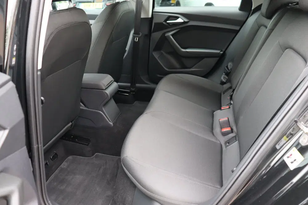Audi A1 TFSI Advanced edition stoelvw digi-dash uit 2023, foto 11
