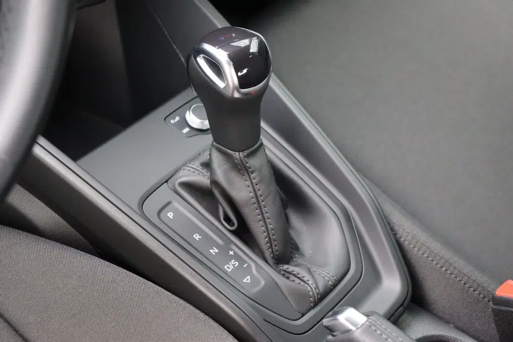 Audi A1 TFSI Advanced edition stoelvw digi-dash uit 2023, foto 14