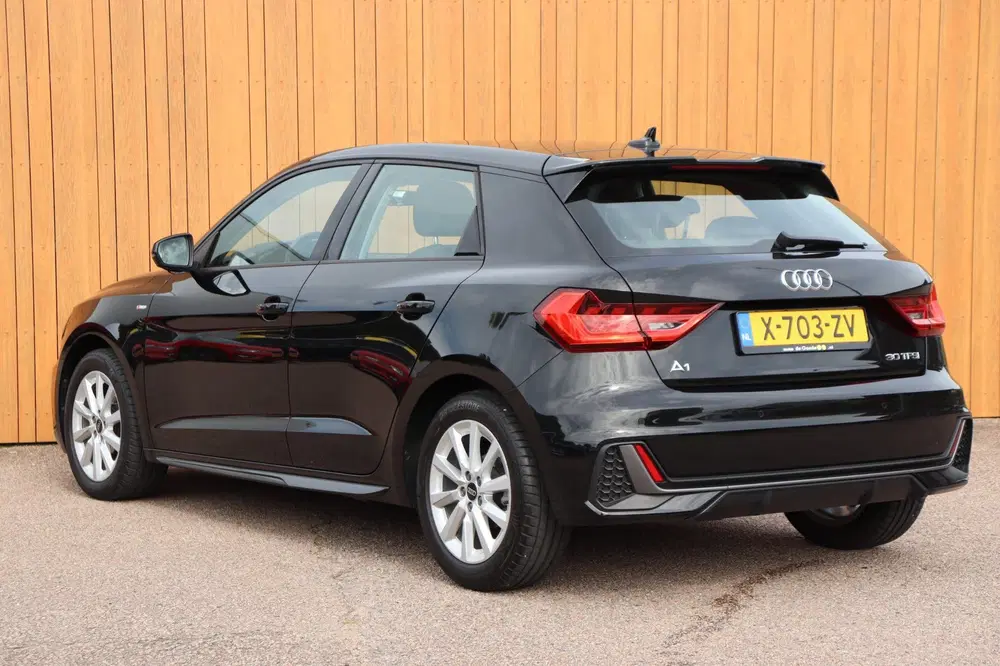Audi A1 TFSI Advanced edition stoelvw digi-dash uit 2023, foto 4