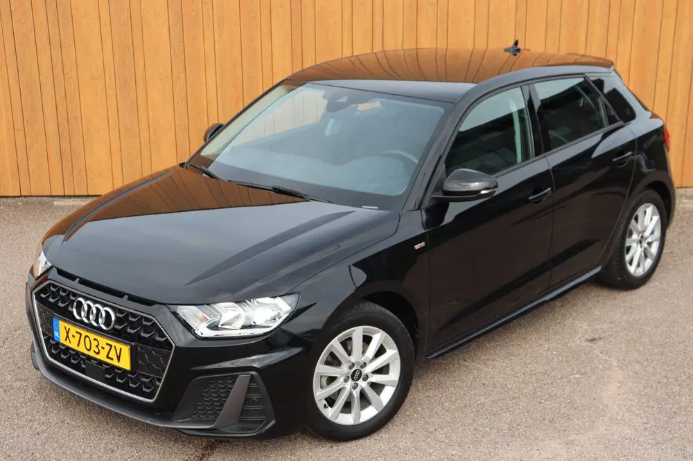 Audi A1 TFSI Advanced edition stoelvw digi-dash uit 2023, foto 6