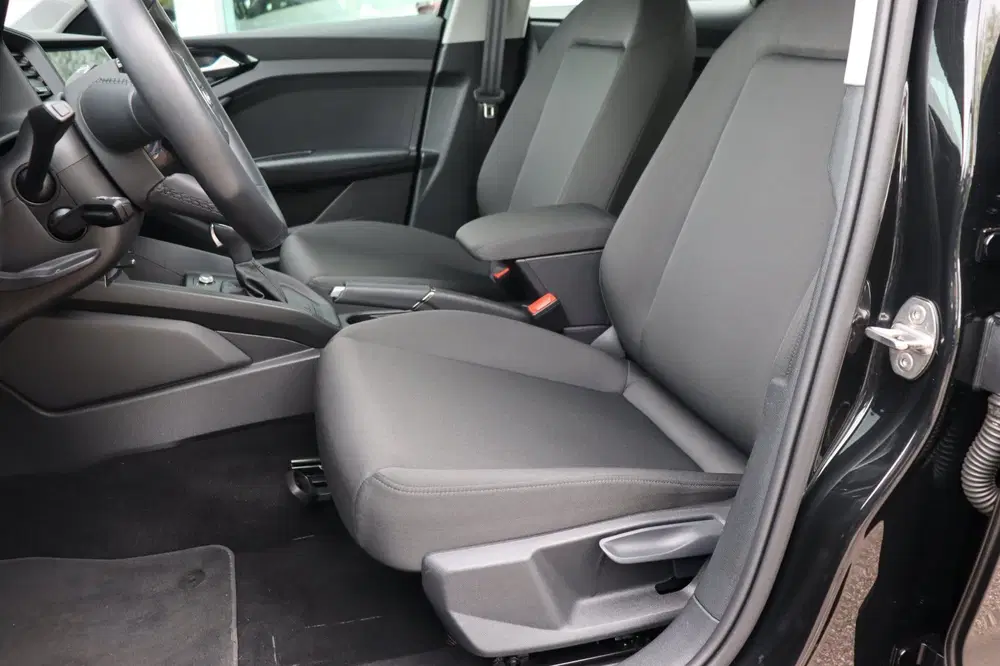 Audi A1 TFSI Advanced edition stoelvw digi-dash uit 2023, foto 8