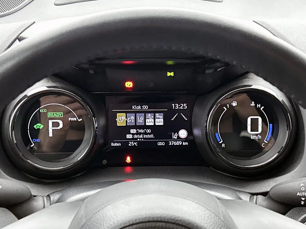 Toyota Yaris 1.5 Hybrid Executive + uit 2023, foto 5