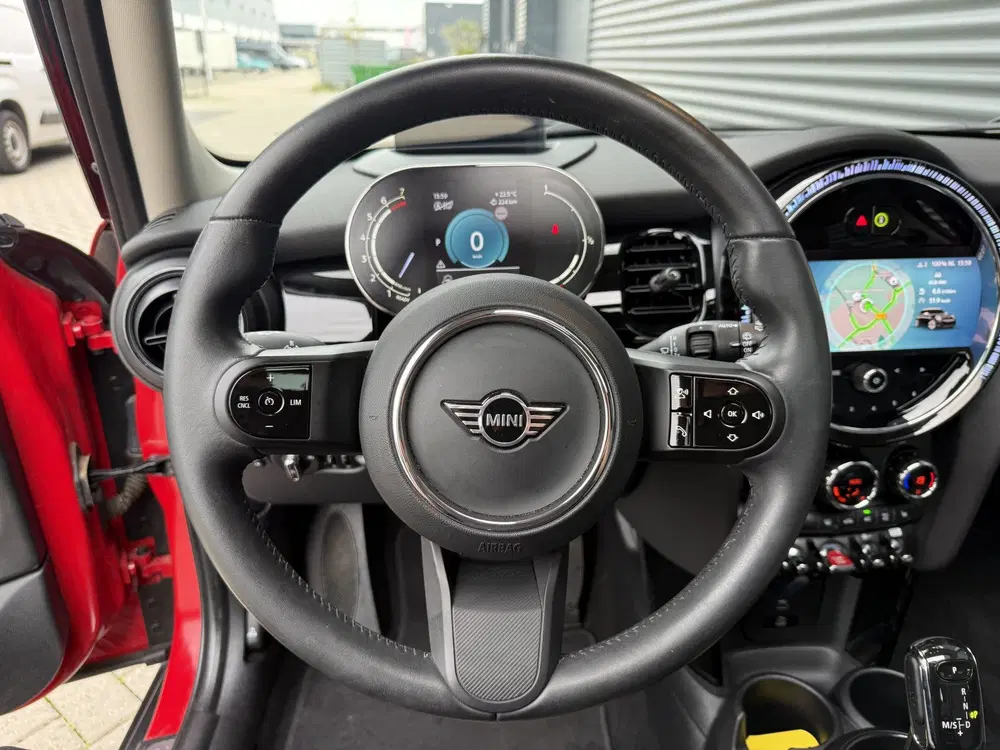 Mini Cooper 1.5 Cooper Pano uit 2023, foto 10