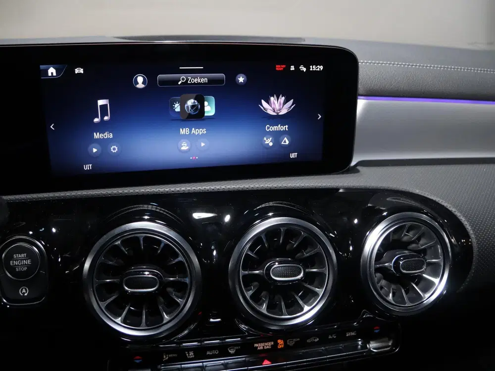 Mercedes-Benz CLA 180 Business Solution AMG uit 2025, foto 13