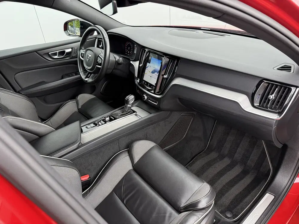 Volvo S60 2.0 T4 R-Design 190pk uit 2020, foto 10