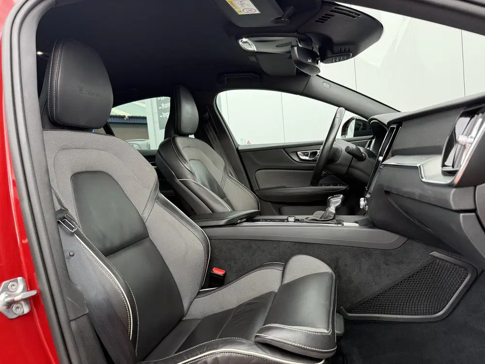 Volvo S60 2.0 T4 R-Design 190pk uit 2020, foto 11