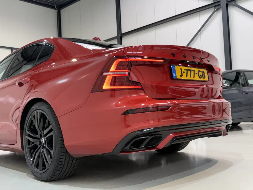 Volvo S60 2.0 T4 R-Design 190pk uit 2020, foto 12